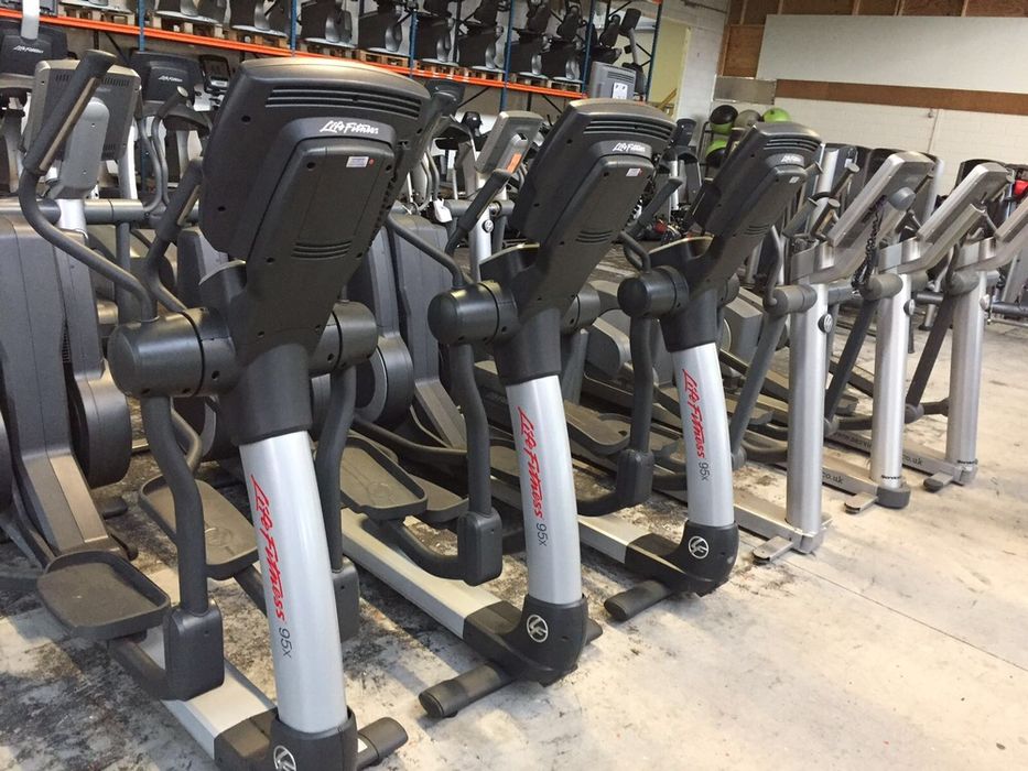 Depozit aparate profesionale life fitness