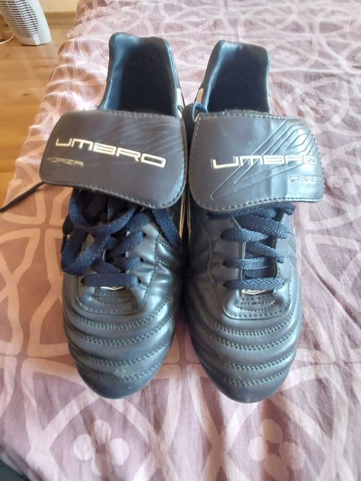 Футболни обувки бутонки Нови