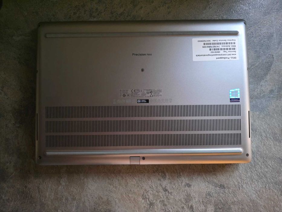лаптоп Dell 7550