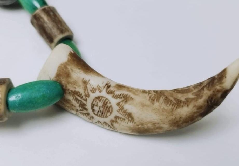 Colier etnic, elemente placate cu argint