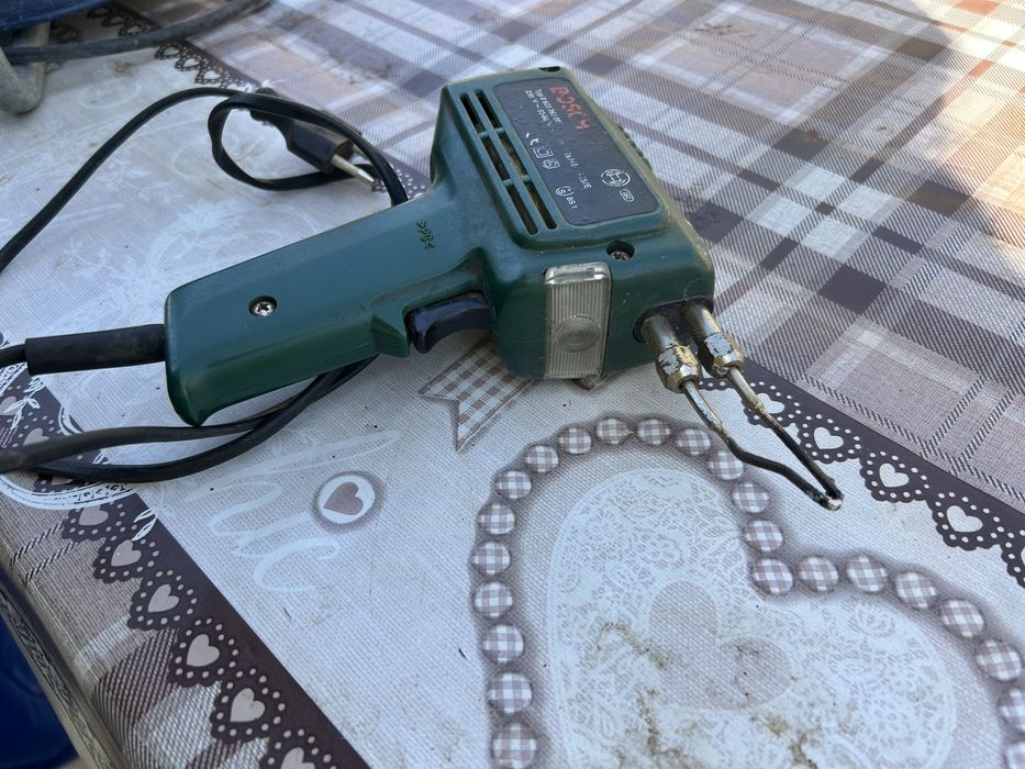 Pistol lipit cu bec marca bosch