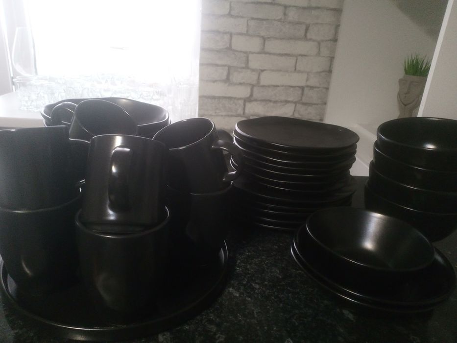 Посуда черный и белый