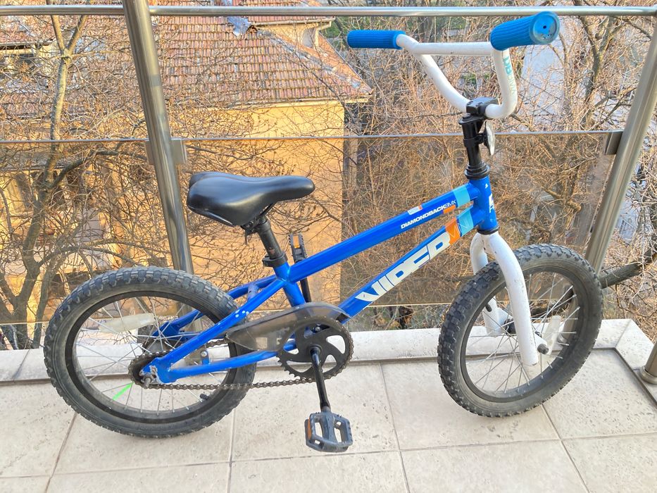 Детско колело (16"), с помощни колела и каска: Diamondback Junior Viper 16" BMX (16 цола)