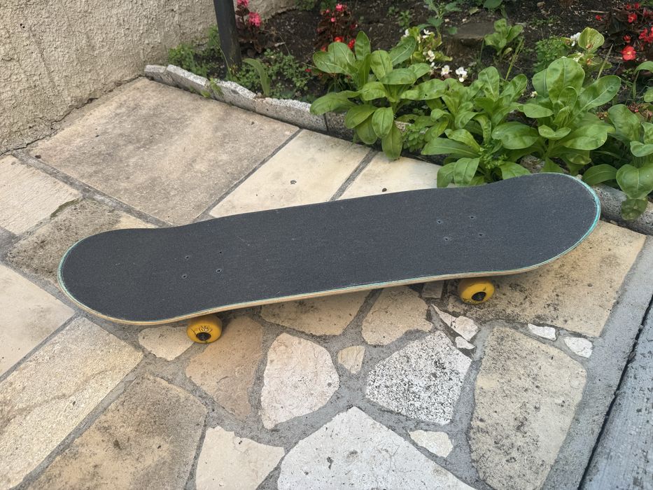 Vând skateboard rezistent