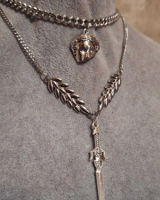 Хендмейд гривни, епоксидна смола, гердани с кристали, стомана, готик