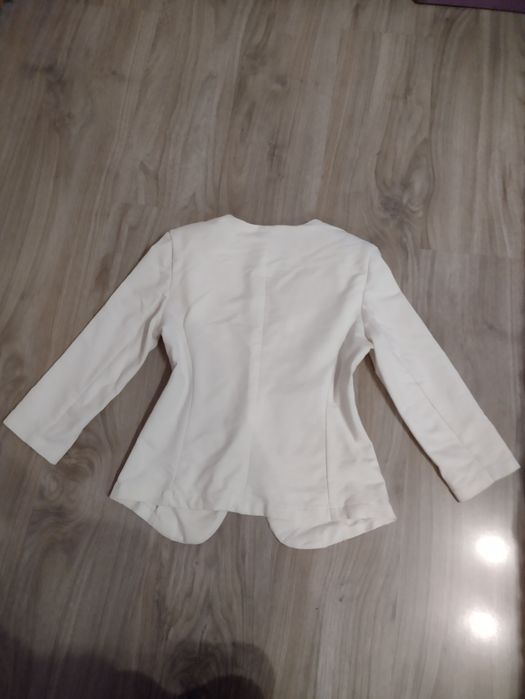 Дамско бяло сако