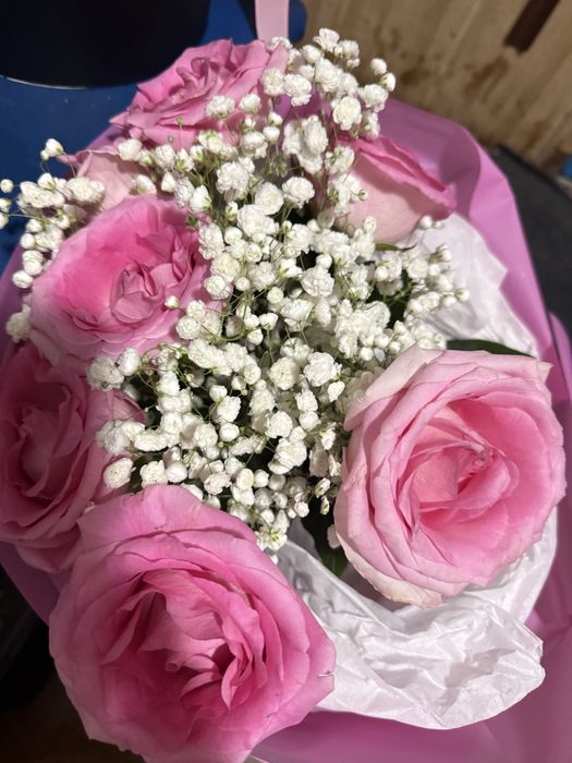 Цветы! Букеты! Розы красные и белые!