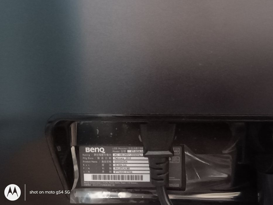 Напълно запазен настолен компютър HP, с качествен Full HD монитор BENQ ET 0026 NA, 21,5 инча, hp клавиатура и мишка, кабели