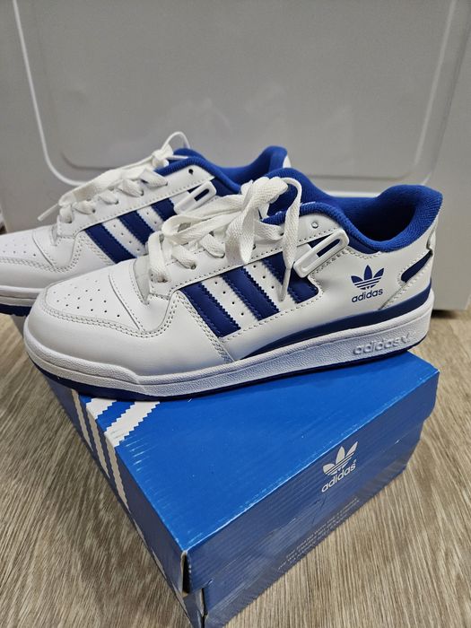 Продам новые кроссовки Adidas