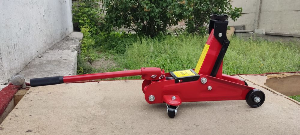 Гидравлический подкатной домкрат