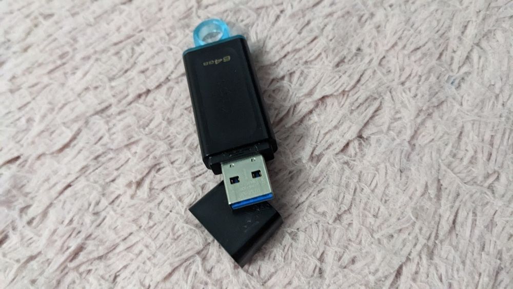 Флешка Kingston 64GB