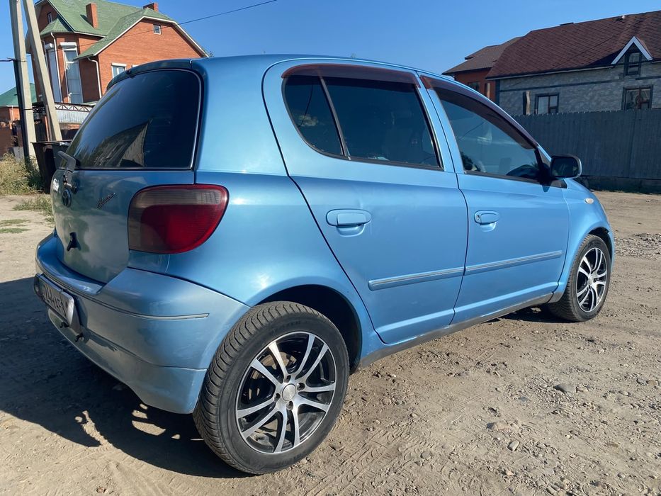 Продам Toyota Yaris 2001 год