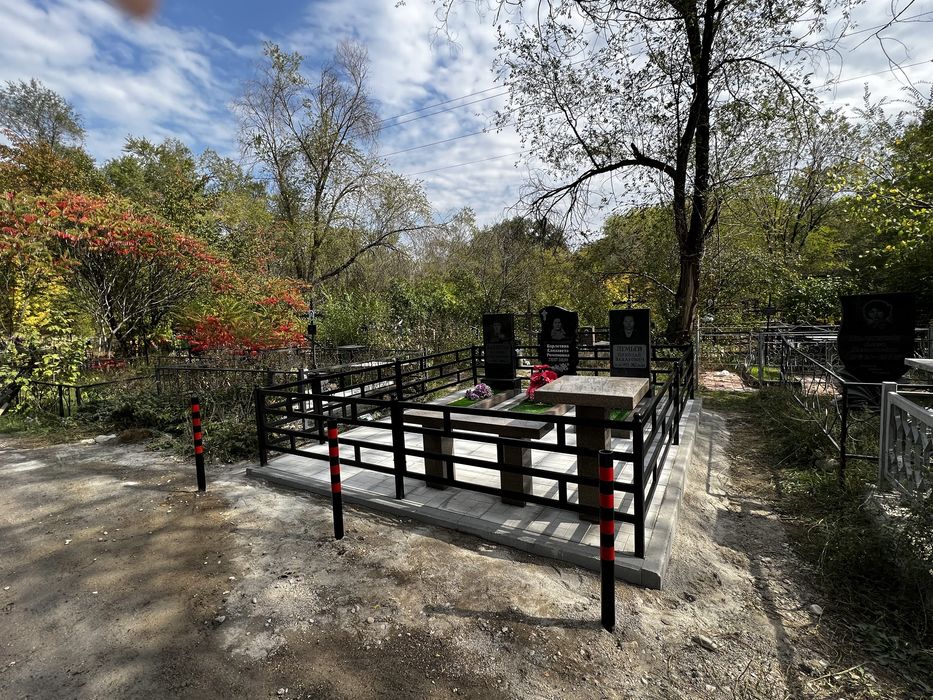 Памятники, оградки