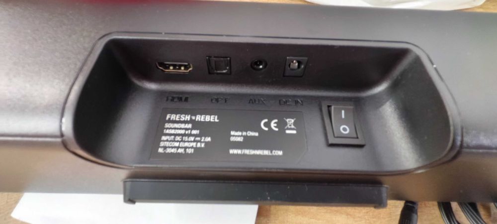 Саундбар Fresh 'n Rebel е стерео 2.0 система с мощност 28 W