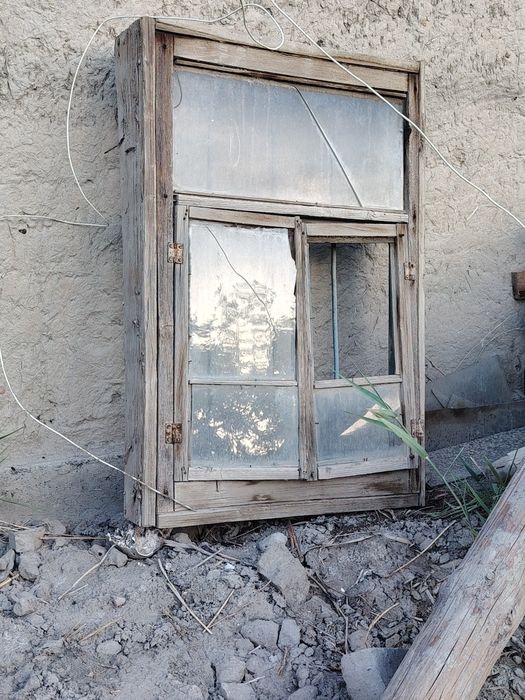 Deraza sotiladi akfaadan kamchiligi yo'q sal eskiroq lkn yuvsa zo'r