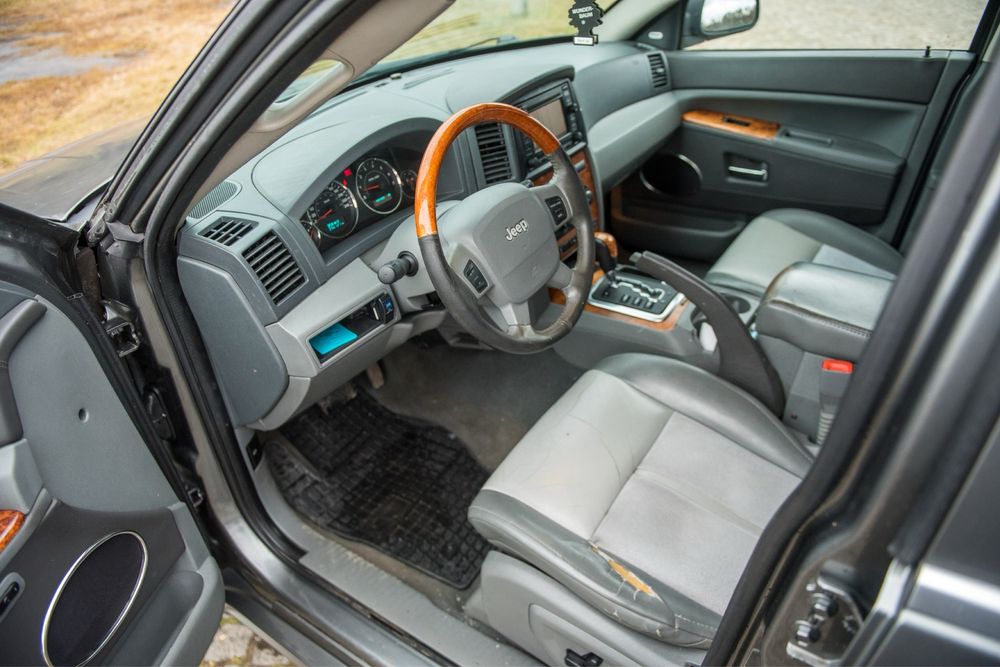 Vand Jeep Grand Cherokee 3.0 V6 accept si unele schimburi.