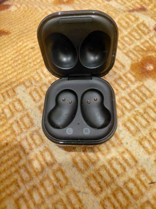 Продам кейс от наушников