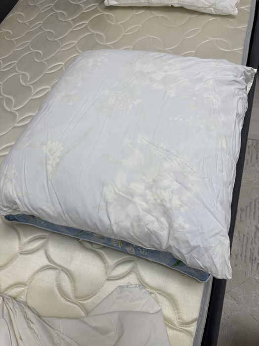 Продам две подушки