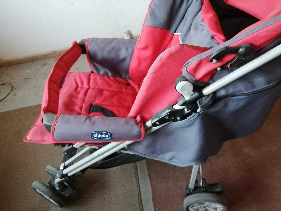 Продавам детска количка Chicco комплект с кош и чанта