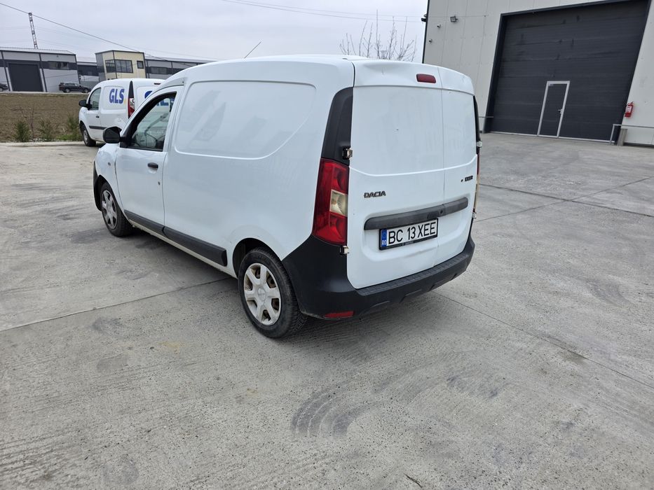 Doker 1.5 an 2013 avariat ușor fata