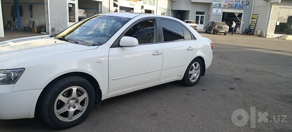 Hyundai.     sonata