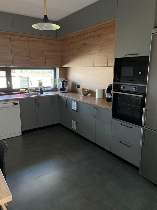 Închiriez duplex