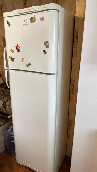 Холодильник Indesit, двухкамерный
