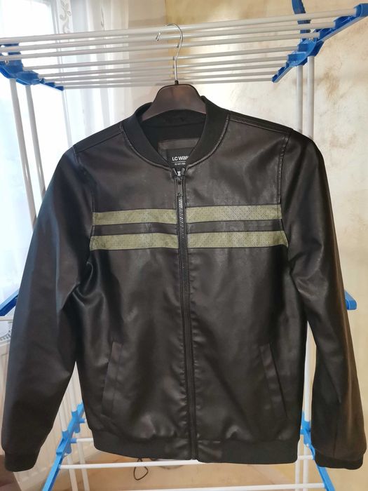 Vând haină piele ecologică nouă copii 13-14 ani