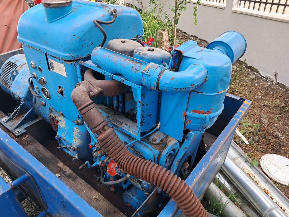 Vând piese motor deutz f1l210 673c 14 10.3k  F21511 F2L712  sau motor complect într-un piston pentru placa compactoare  in 2pentru tractor utilaje