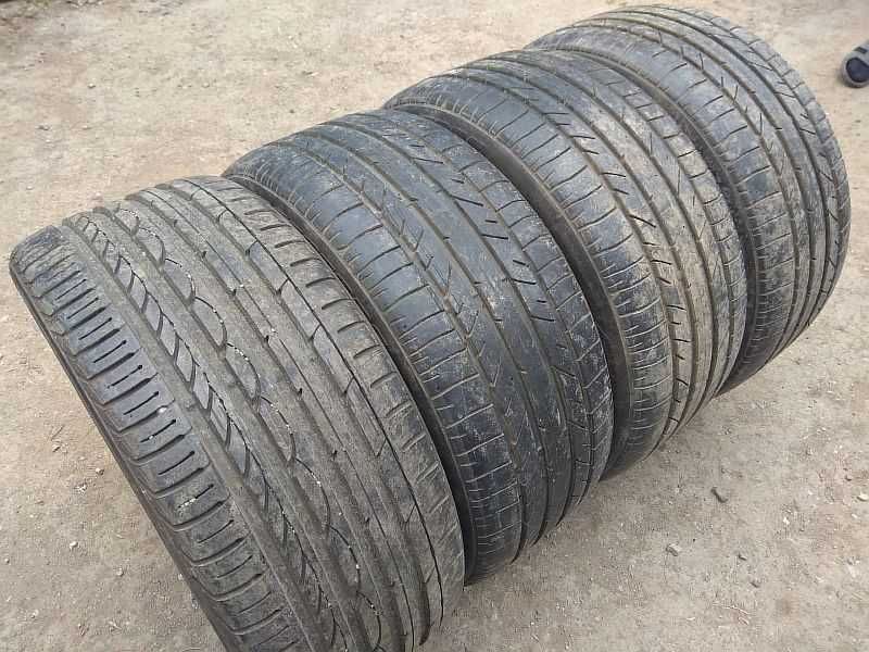 Продам 4 летние шины 255/40 R19.