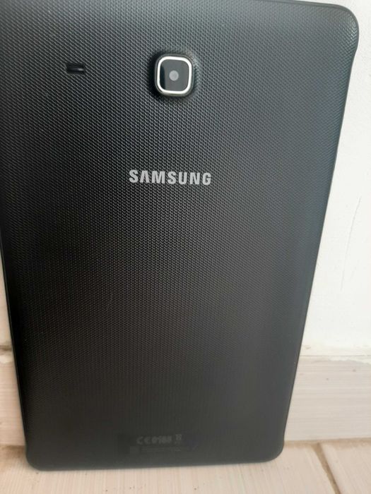 Продам планшет Samsung tab E