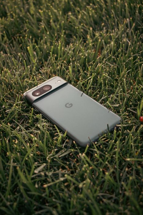 Продам Hazel Google Pixel 8 на 8/128 гб, версия анлок.