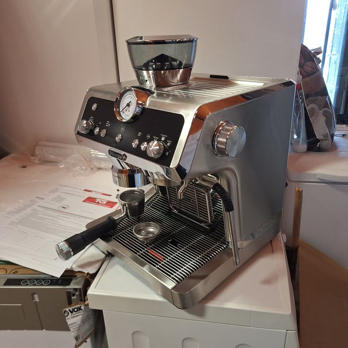 Кафе машина Делонги La Specialista  нова мострена бройка