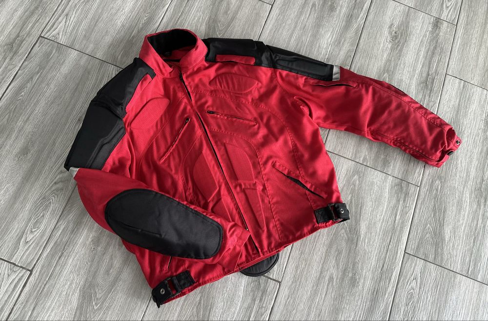 Geaca moto rosie impecabila