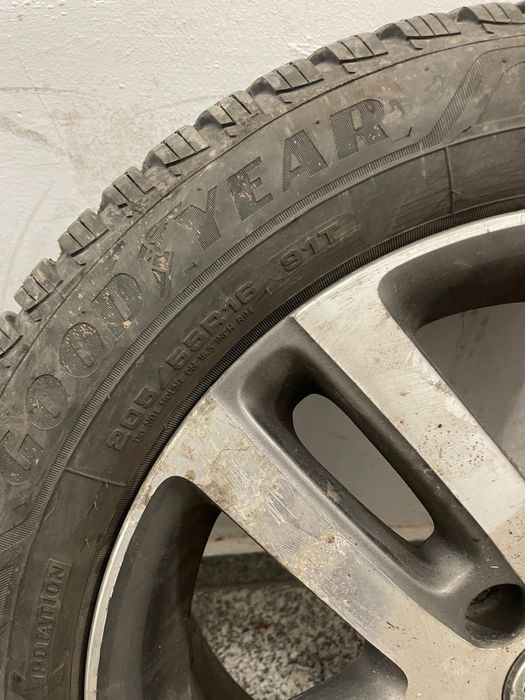 Vand 2 jante si 2 anvelope VW Jetta/Goodyear