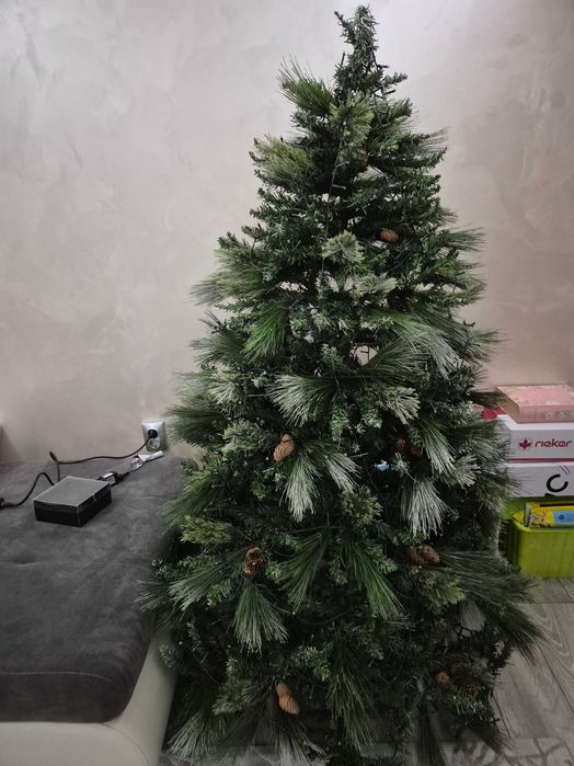 Продавам изкуствена елха 180см.