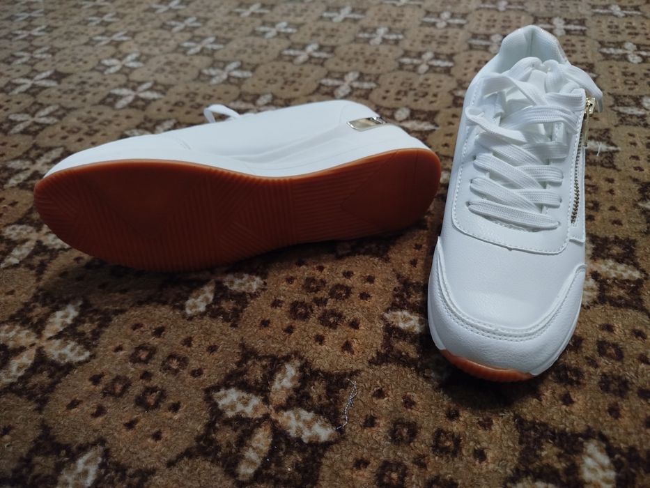 Продам кроссовки