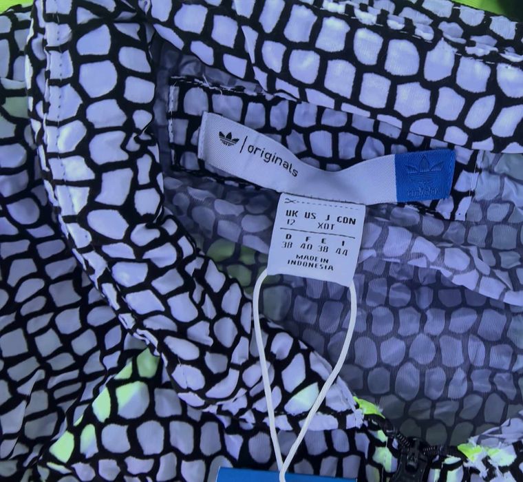 Adidas уникална дамска горница тип ветровка нова МL размер