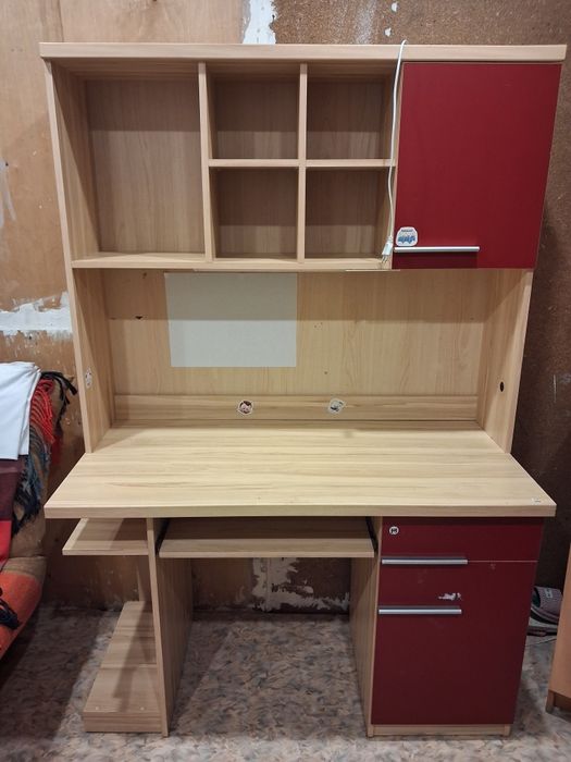 Продаю компьютерный стол