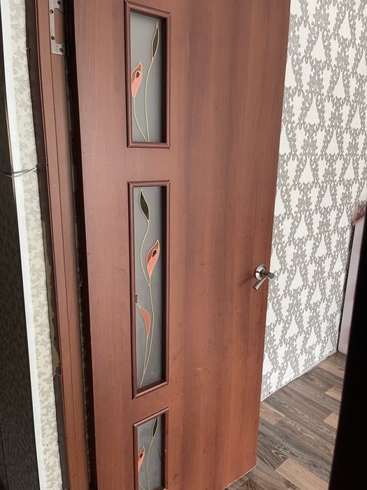 Продам меж комнатные двери