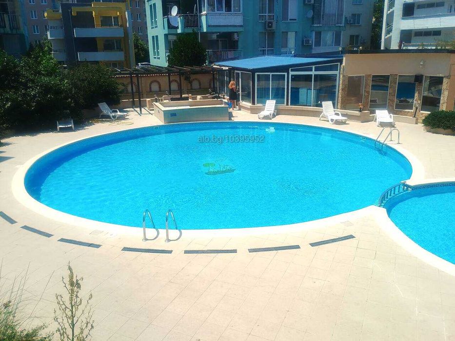 Отлично студио без такса поддръжка с хубав басейн, 200 метра от морето