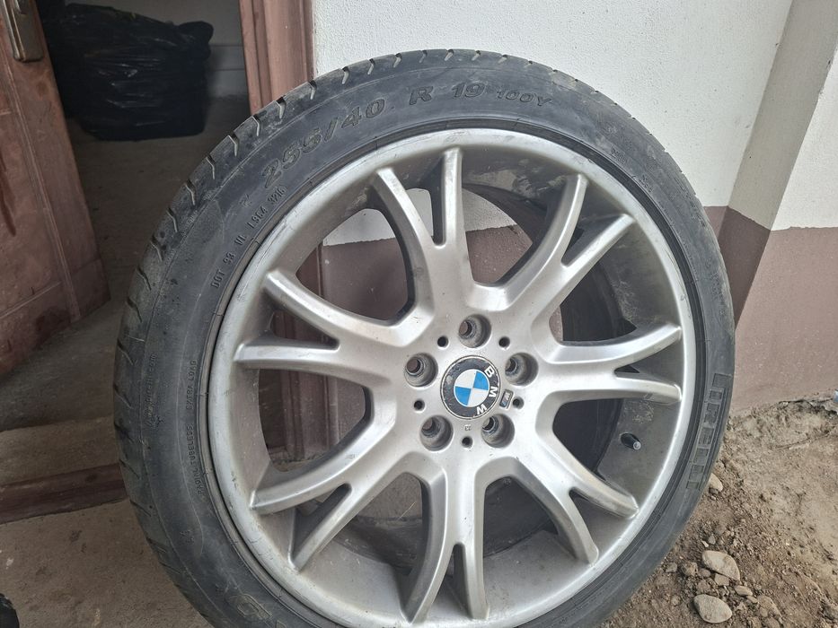 Vând set jante BMW + Cauciucuri aproape noi!