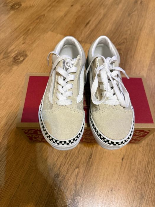 Маратонки за момичета Vans