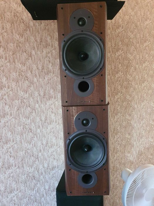 Колонки музыкальные WHARFEDALE DIAMOND 9.3