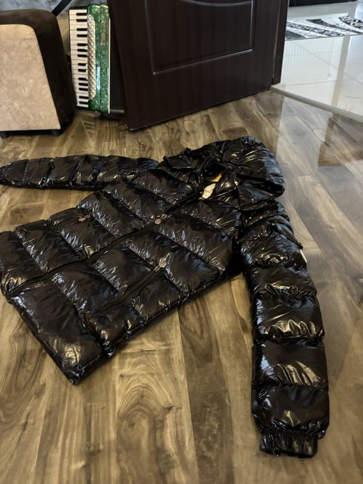 Vând geacă lucioasă bărbați