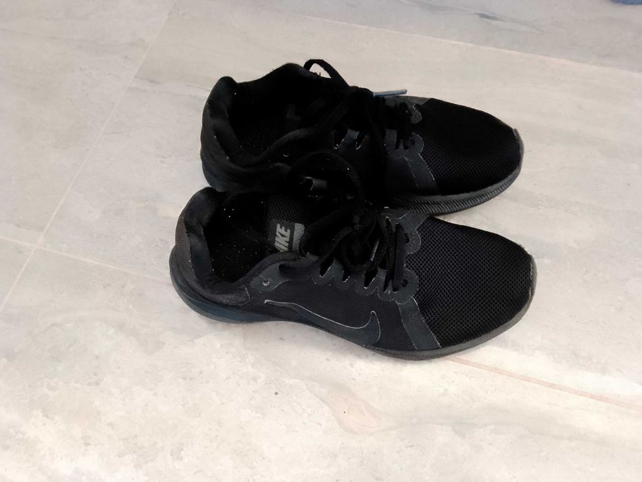 Черни nike маратонки