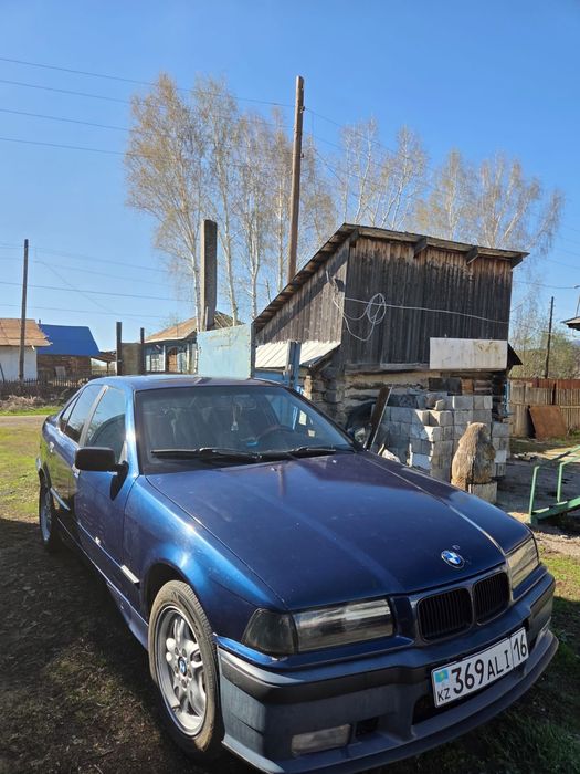 Продам машину BMW 318