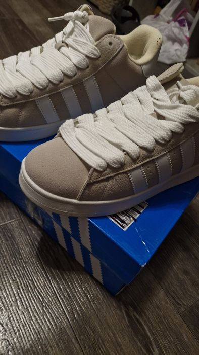 Продам новые кроссовки