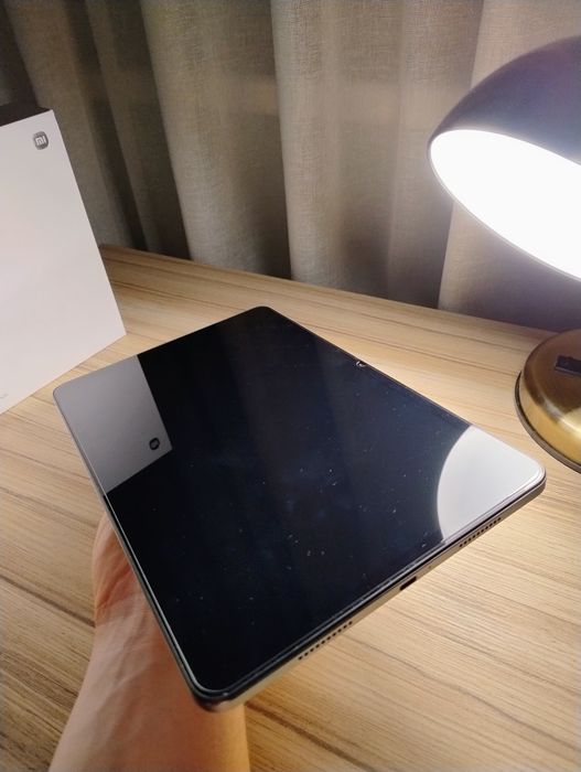 Таблет Xiaomi Pad 6 в комплект с Оригинален калъф с клавиатура, писалка и чанта за таблет.