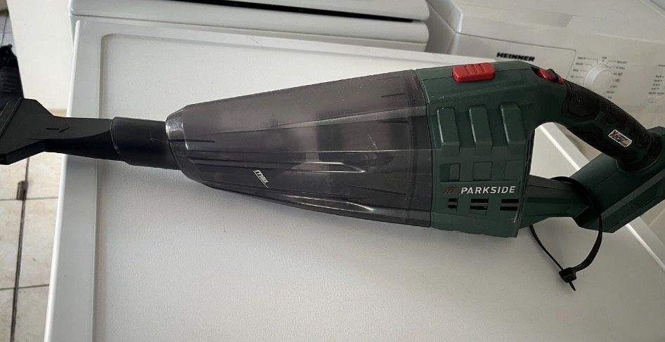 Aspirator parkside  cu baterie de 4 AH si incărcator de 4,5…